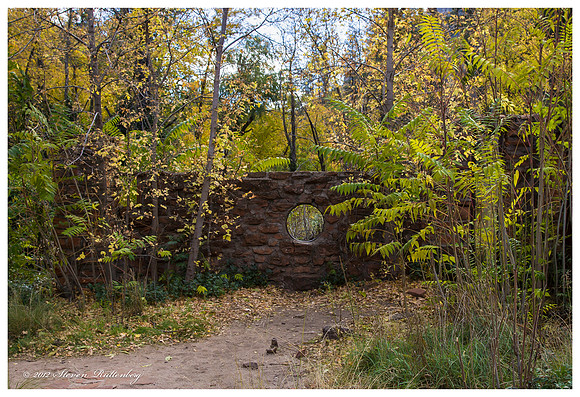 2012_H1N3880_Hole_In_The_Wall