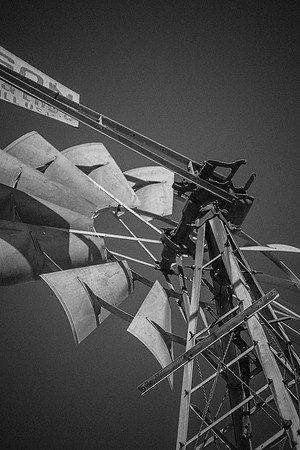 20121017-H1N3813 Windmill Gear Box Cave Creek f4 black and white